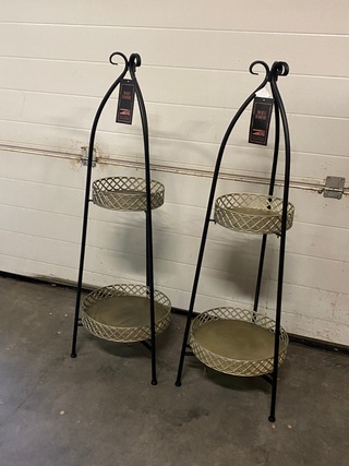 2x Grote metalen etagère 107cm hoog