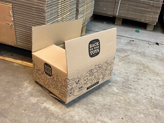 Ca. 300x Verzenddozen 35x27x14cm dubbelgolf, bruin