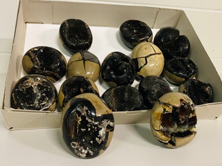 Ca. 15x Wilde septarie geodes (handsteen)