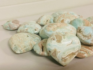 Ca. 18x Blue Caribbean Calciet harten