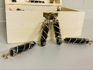 Ca. 50x Shungiet verzilverde hangers
