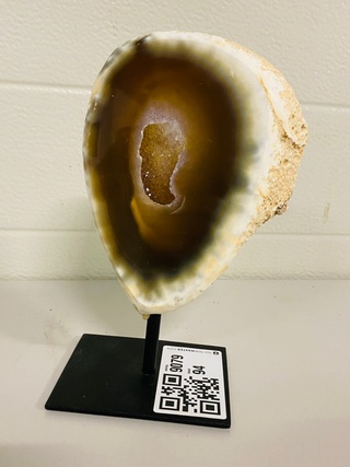 Agaat geode op metalen standaard