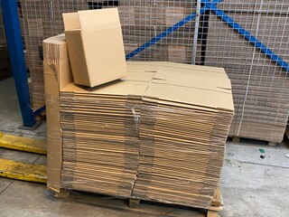 Ca. 280x Verzenddozen 265x170x290mm dubbelgolf, bruin