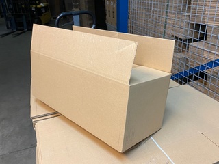 Ca. 200x Verzenddozen 58x24x22cm, bruin