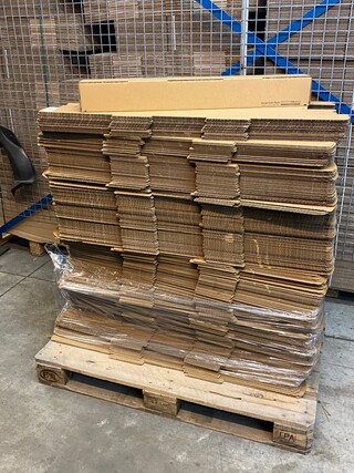 Ca. 350x Stuks kokerdozen 86x10x10cm, bruin
