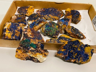 Ca. 14x Azuriet / Malachiet brokjes