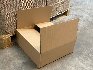 Ca. 240x Verzenddozen 39x39x14cm dubbelgolf, bruin