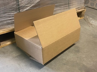 Ca. 200x Verzenddozen 41x31x11cm, bruin