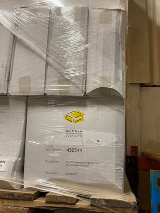 Pallet vol dozen a 1000 deksels t.b.v. koffiebekers