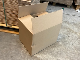 Ca. 270x Verzenddozen 40x30x32cm, bruin