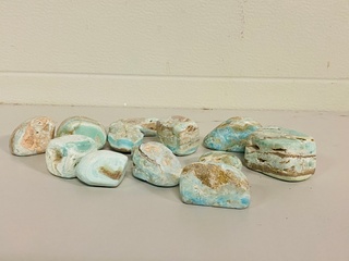 Ca. 13x Blue Caribbean Calcite gepolijst
