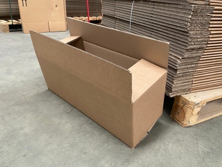Ca. 105x Verzenddozen 61x23x240cm dubbelgolf, bruin
