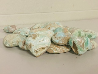 Ca. 18x Blue Caribbean Calciet harten
