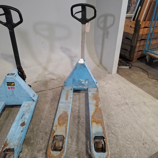 2x Palletwagen, O.a. Quicklift