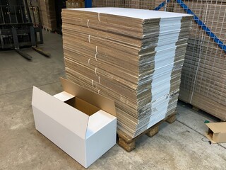 Ca. 140x Grote verzenddozen 80x39x30cm, wit