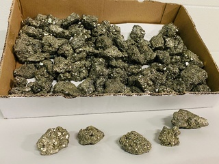 Ca. 100x Pyriet clusters