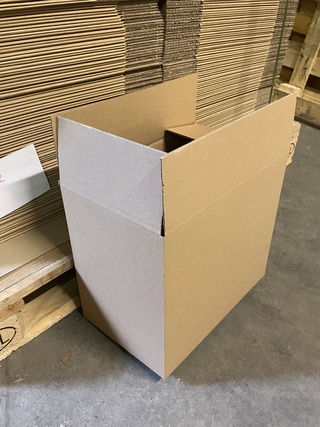 Ca. 275x Verzenddozen 35x21x32cm, bruin