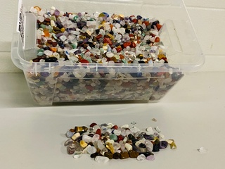 Ca. 5 kilo Trommelstenen mix chips