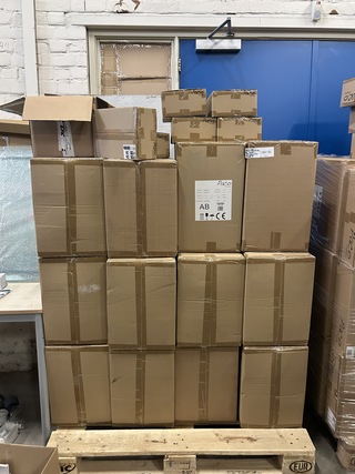Pallet met 100 stuks design verlichting, Paco Home