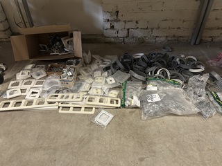 Partij bouwmarkt artikelen w.o. afdekramen, PVC beugels, W.o. Walraven