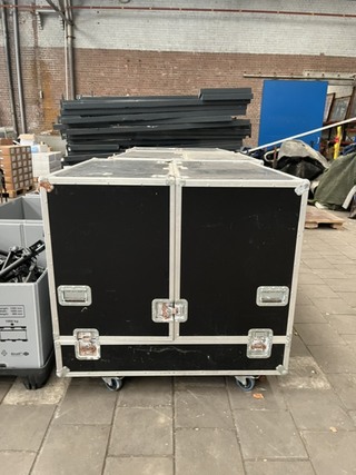 3x Flightcase met tafel