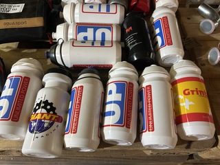 Partij fietsaccessoires w.o. bidons, fietstasje, W.o. AGU, Camelbak