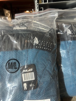 3x Regenpak, 2x maat M/L, 1x maat XS/S, XLC