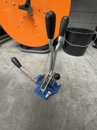 Omsnoeringsapparaat, Ybico, met haspel en zegels