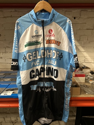 4x Inhoud krat fietskleding, W.o. Sportful, Vermarc