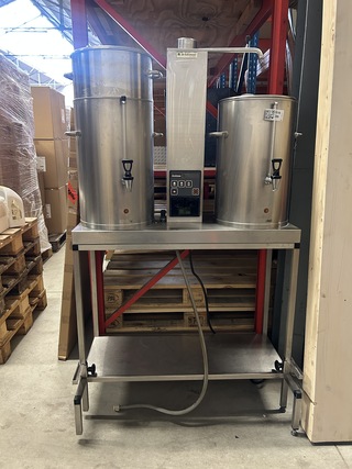 Koffiezet installatie met 2 rvs containers en tafel, Animo ComBi-line