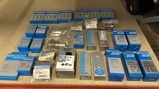 Ca. 28x Shimano fietsonderdelen w.o. bottom brackets