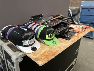 Ca. 120x KNVB/WK T-shirts, snapback caps