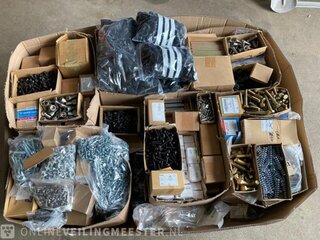 Pallet bouten en moeren