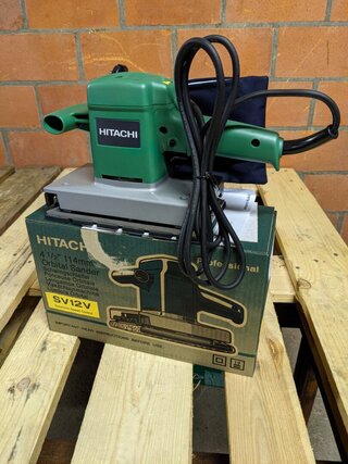 Vlakschuurmachine Hitachi, SV12V