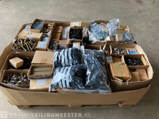 Pallet bouten en moeren