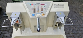 Mobiele wasbak unit in zagres kist, H + P  Labortechnik AG Munchen