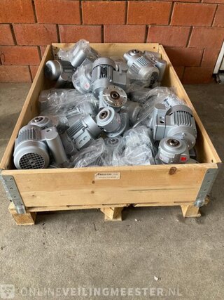 Pallet met elektromotoren