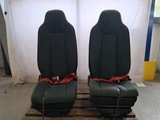 2x Vrachtwagenstoel, Volvo