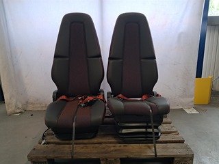 2x Vrachtwagenstoel, Volvo