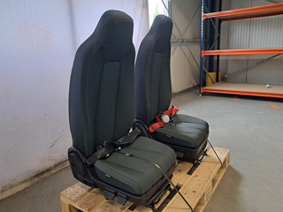 2x Vrachtwagenstoel, Volvo