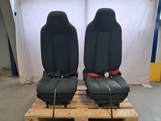 2x Vrachtwagenstoel, Volvo
