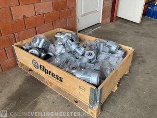 Pallet met elektromotoren
