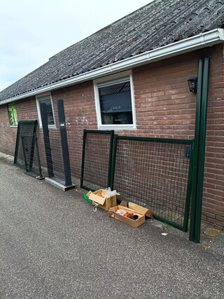 Partij verschillende stalen tuinpoorten