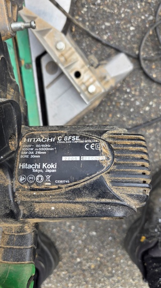 Hitachi afkortzaag