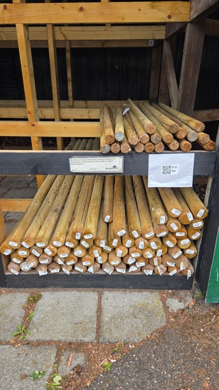 Partij ronde tuinpalen