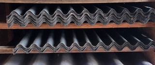 Ca. 24x Bitumen golfplaten, Guttanit
