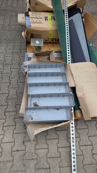 Partij materiaal voor bedrijfswageninrichting