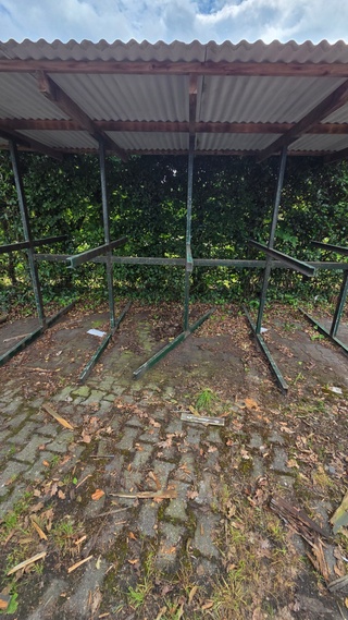 Stalen stelling met dak