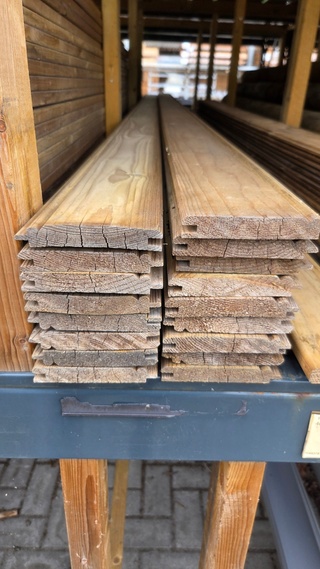 Partij geïmpregneerd tuinhout
