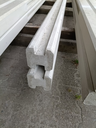 Ca. 12x Betonpalen wit/grijs, Berton